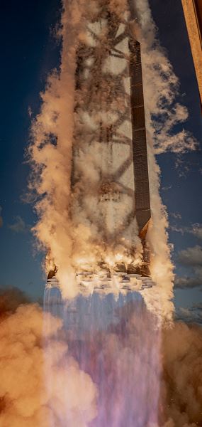 Последний полет 33 двигателей Raptor. SpaceX опубликовала эффектные фото и видео